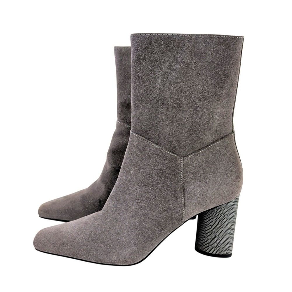 Donald Pliner Hinda Fashion Boot Womens 7.5 Gray Suede Quiet Luxury Minimalist